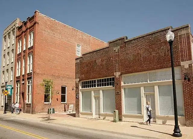 Photo of 326 E Washington St, Suffolk, VA 23434