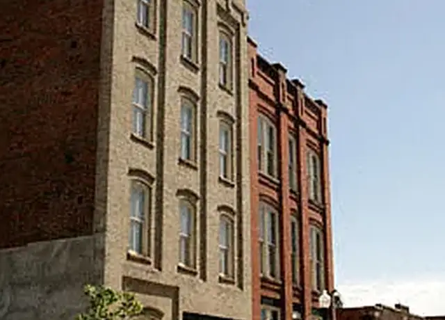 Photo of 326 E Washington St, Suffolk, VA 23434