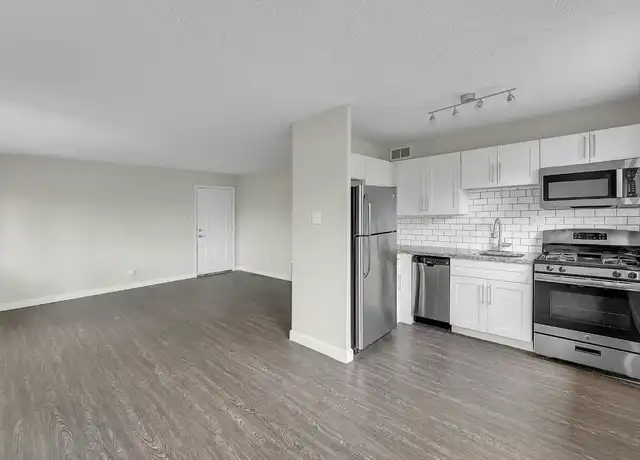 Property at Oasis Apartments - 736 Chamberlain Pl, Webster Groves, MO, 63119, 1-2 bed, 1 bath, [object Object]