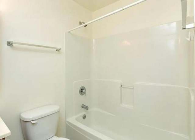 Photo of 1200 Kings Cir, West Chicago, IL 60185