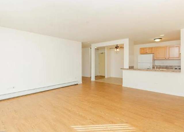 Photo of 1200 Kings Cir, West Chicago, IL 60185