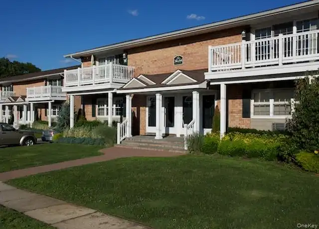 Property at 65 Claire Ct Unit 65, West Babylon, NY, 11704, 1 bed, 1 bath, [object Object]