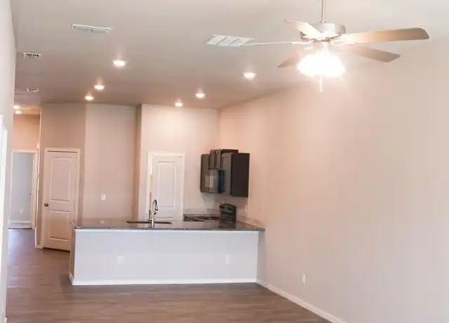 Property at 7047 96th St Unit B, Lubbock, TX, 79424, 3 beds, 2 baths, [object Object]