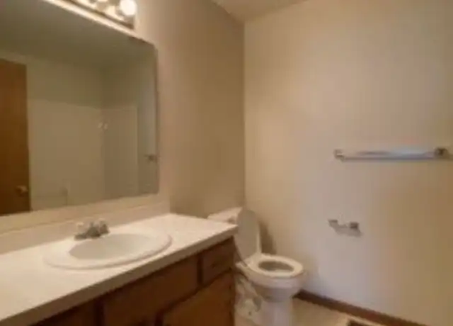 Property at 206 Stonewall Ct Apt 4, Nappanee, IN, 46550, 2 beds, 1 bath, [object Object]