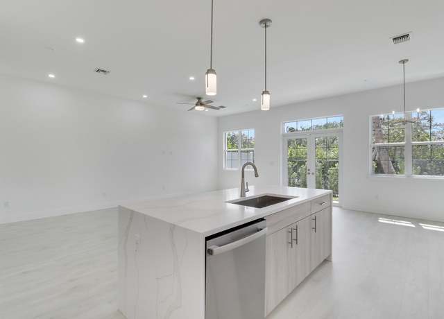 Photo of 120 Water Pointe Pl Unit 3, Jupiter, FL 33477