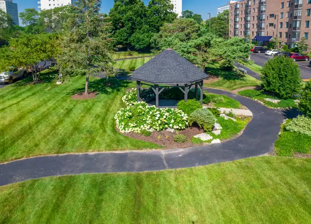Property at 626 E Woodland Park Ave #405, Chicago, IL, 60616, 2 beds, 2 baths, [object Object]
