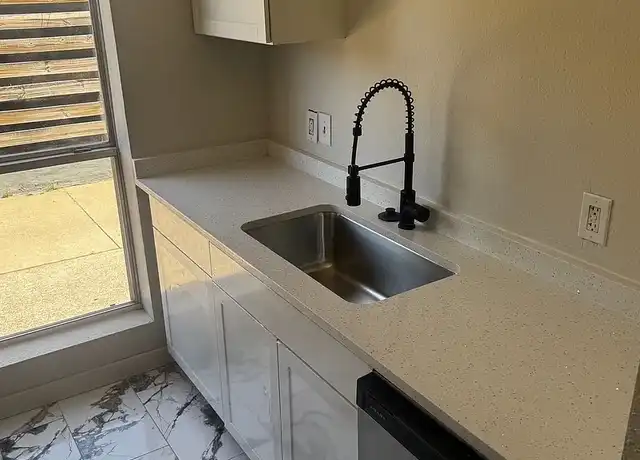 Property at 4414 Worth St, Dallas, TX, 75246, 1 bed, 1 bath, [object Object]