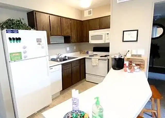Property at Fox and Hounds Apartments - 325 Foxfire Dr, Oxford, OH, 45056, 2 beds, 1 bath, [object Object]