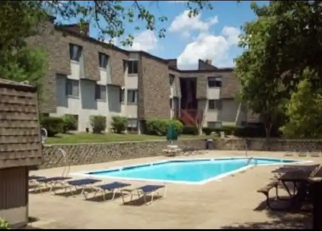Property at Fox and Hounds Apartments - 325 Foxfire Dr, Oxford, OH, 45056, 2 beds, 1 bath, [object Object]