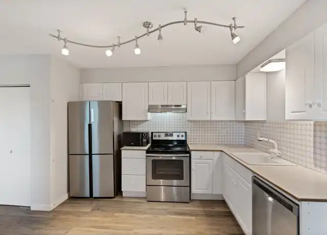 Property at 2069 SW Park Ave Unit B, Portland, OR, 97201, 1 bed, 1 bath, [object Object]