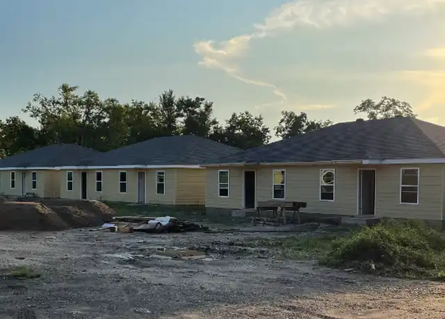 Property at 202 Iris St Unit L, Thibodaux, LA, 70301, 3 beds, 1 bath, [object Object]