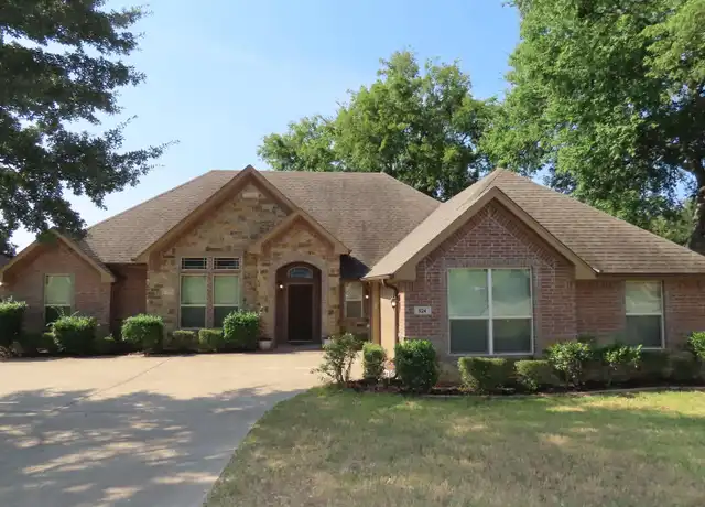 Property at 624 Yesterday Dr, Lindale, TX, 75771, 4 beds, 2.5 baths, [object Object]