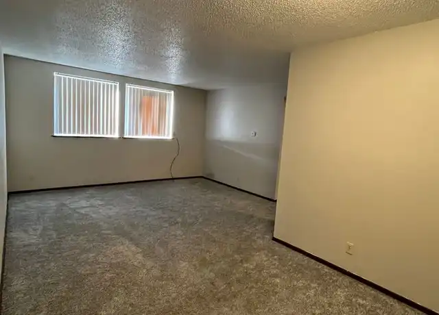 Property at 3739 W 9th St, Waterloo, IA, 50702, 1 bed, 1 bath, [object Object]