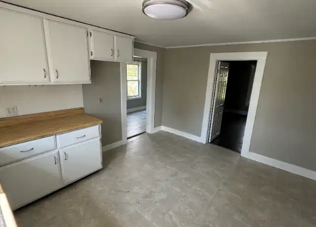Property at 101 Honeysuckle Ln, Glasgow, KY, 42141, 4 beds, 1 bath, [object Object]