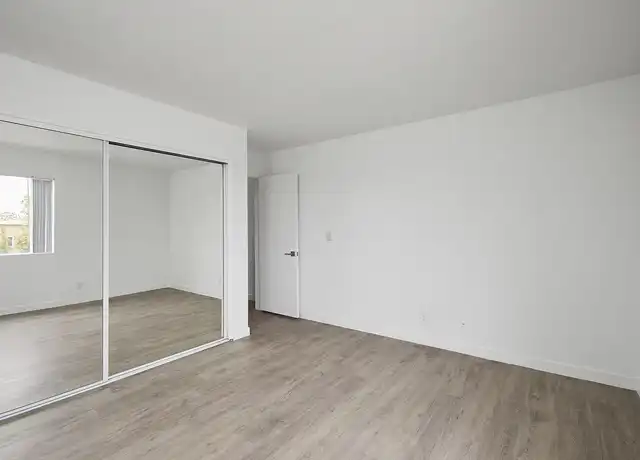 Property at 305 San Vicente Blvd, Santa Monica, CA, 90402, 1-2 bed, 1-2 bath, [object Object]