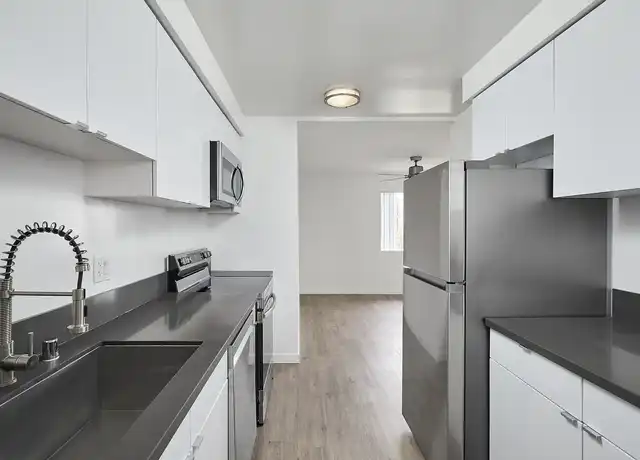 Property at 305 San Vicente Blvd, Santa Monica, CA, 90402, 1-2 bed, 1-2 bath, [object Object]