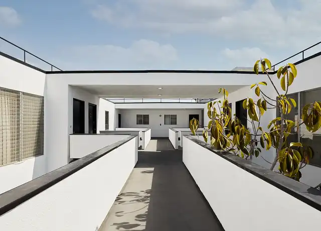 Property at 305 San Vicente Blvd, Santa Monica, CA, 90402, 2 beds, 2 baths, [object Object]