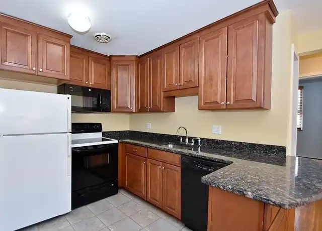 Property at 109 Warren St #10, Watertown, MA, 02472, 2 beds, 1 bath, [object Object]