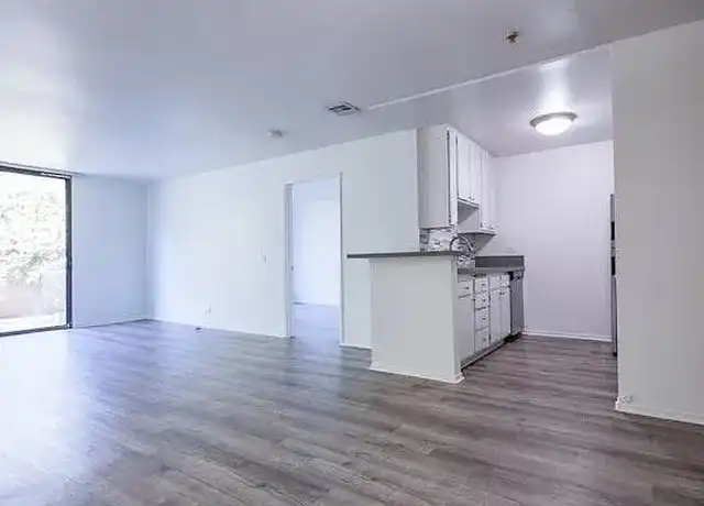 Property at Beautiful 3 Bedroom/3 Bath Available - 300 W Avenue 37, Los Angeles, CA, 90065, 1 bed, 1 bath, [object Object]