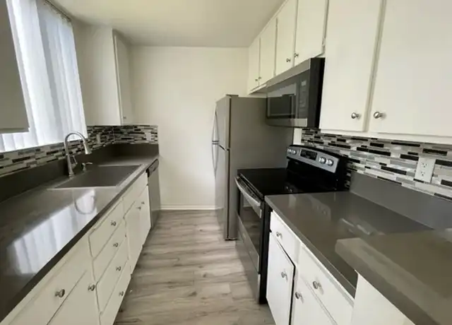 Property at Beautiful 3 Bedroom/3 Bath Available - 300 W Avenue 37, Los Angeles, CA, 90065, 1 bed, 1 bath, [object Object]