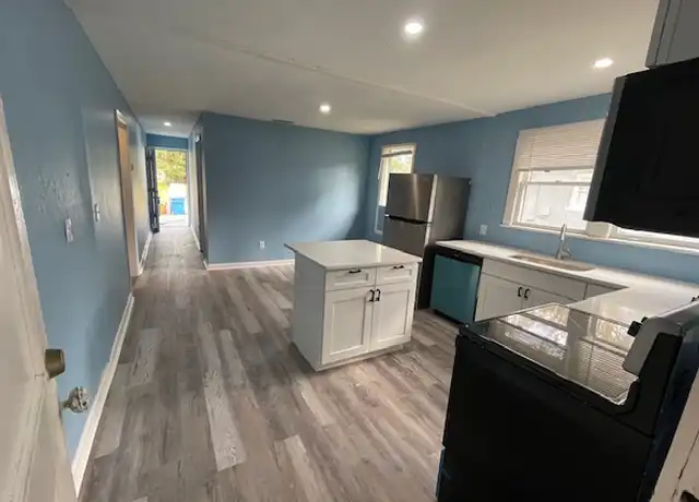 Property at 250 Vernis Ave, Jacksonville, FL, 32218, 4 beds, 1 bath, [object Object]