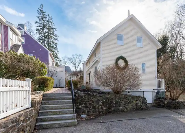 Property at 774 Middle St #4, Portsmouth, NH, 03801, 2 beds, 1 bath, [object Object]