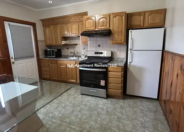 Property at 28 Courtland St, Everett, MA, 02149, 2 beds, 1 bath, [object Object]