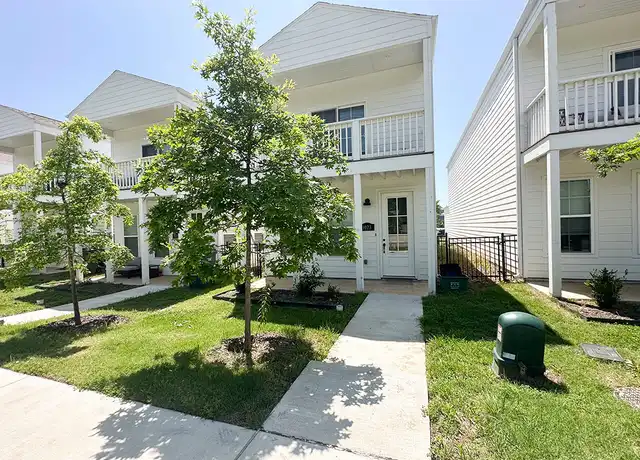 Property at 1071 S Hollywood Ave, Fayetteville, AR, 72701, 3 beds, 3.5 baths, [object Object]