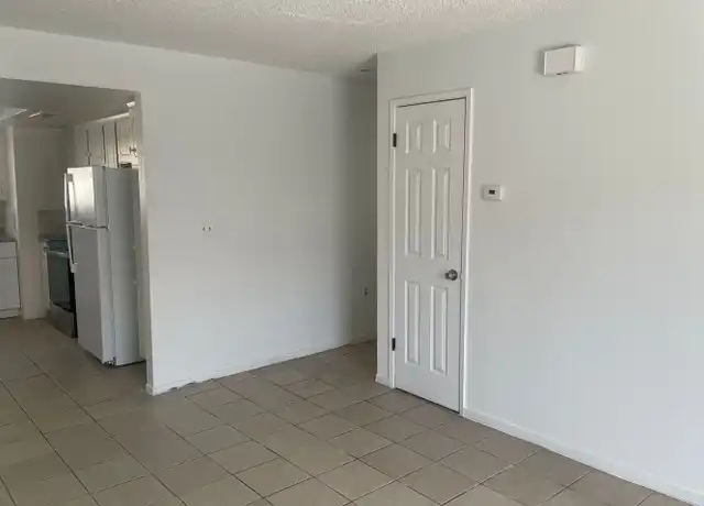 Property at 124 E Amador St Unit 102, Fresno, CA, 93706, 3 beds, 1.5 baths, [object Object]
