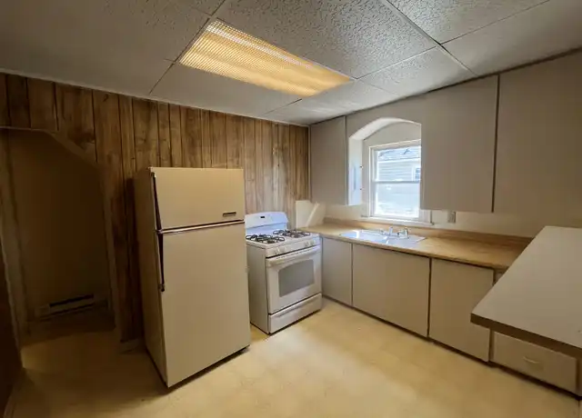 Property at 2929 Baker St, Muskegon, MI, 49444, 1 bed, 1 bath, [object Object]