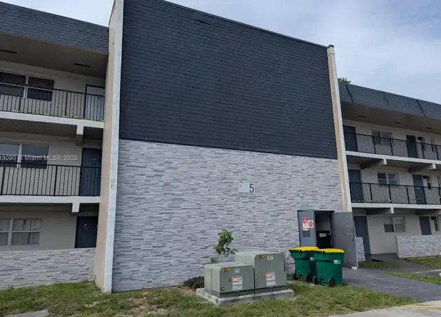Property at 7960 Colony Cir N #201, Tamarac, FL, 33321, 2 beds, 2 baths, [object Object]