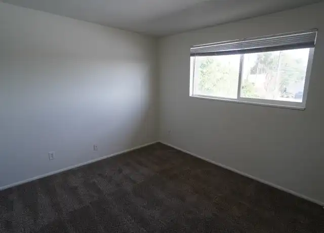 Property at 1295 E Gordon Ave, Layton, UT, 84040, 2 beds, 1.5 baths, [object Object]
