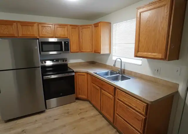 Property at 1295 E Gordon Ave, Layton, UT, 84040, 2 beds, 1.5 baths, [object Object]