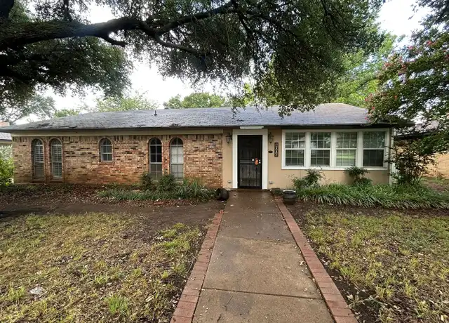 Property at 1006 Holly Hill Ct, Arlington, TX, 76014, 4 beds, 2 baths, [object Object]