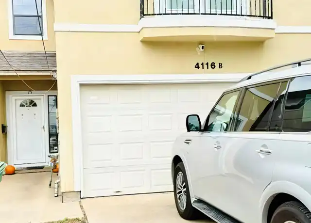 Property at 4116 Marina St Unit B, Houston, TX, 77007, 3 beds, 2.5 baths, [object Object]
