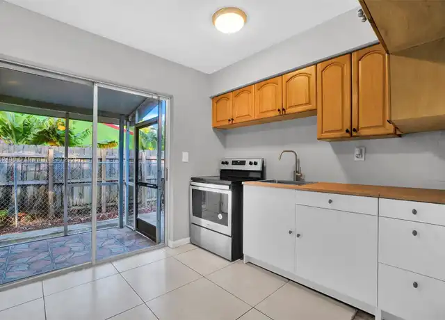 Property at 1515 NW 2nd Ave Unit 2, Fort Lauderdale, FL, 33311, 2 beds, 1 bath, [object Object]