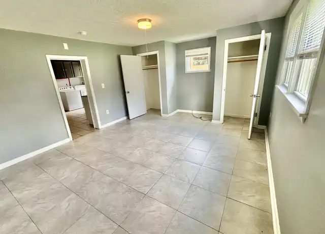 Property at 4005 Woodruff Ave, Louisville, KY, 40215, 2 beds, 1 bath, [object Object]