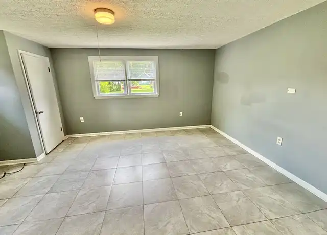 Property at 4005 Woodruff Ave, Louisville, KY, 40215, 2 beds, 1 bath, [object Object]