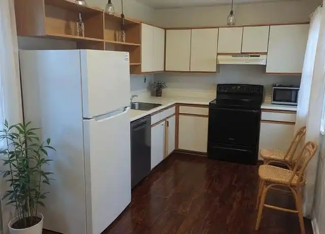 Property at 1148 William St Unit 208, Bridgeport, CT, 06608, 2 beds, 1 bath, [object Object]