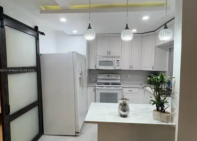 Property at 7910 Taft St #211, Pembroke Pines, FL, 33024, 2 beds, 1 bath, [object Object]