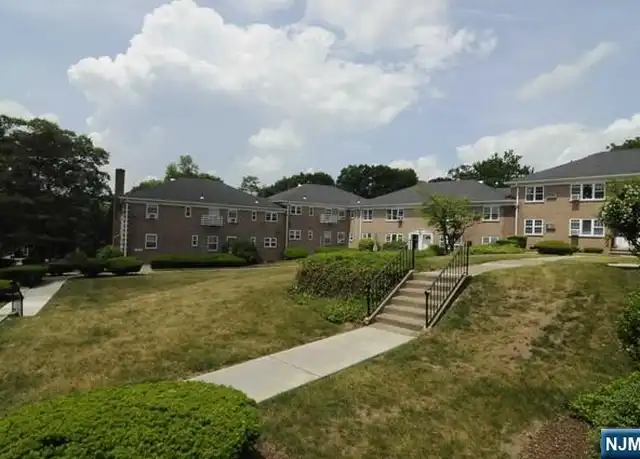 Property at 5 Heights Rd Unit M-1, Ridgewood, NJ, 07450, 2 beds, 1 bath, [object Object]