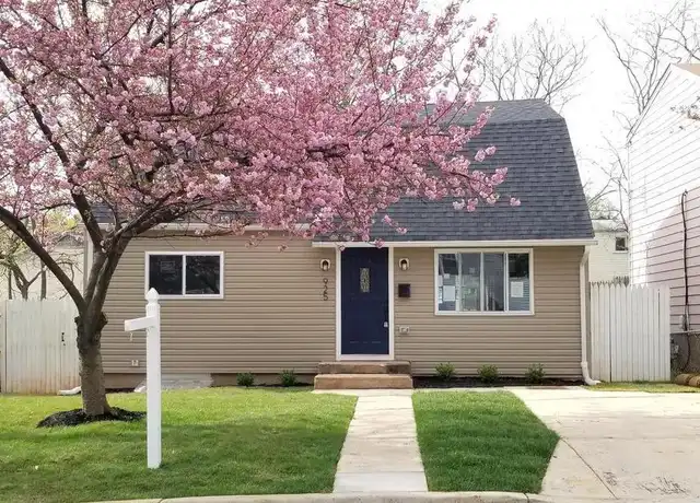 Property at 925 Clovis Ave, Capitol Heights, MD, 20743, 5 beds, 3 baths, [object Object]