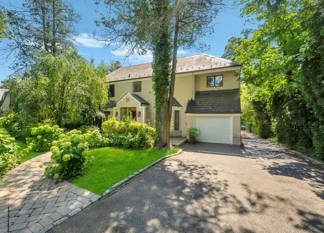 Property at 18 Parkside Dr, Great Neck, NY, 11021, 4 beds, 3.5 baths, [object Object]