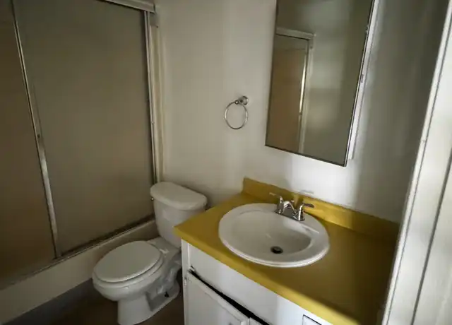 Property at 200 E Vine St Unit 8A, Lodi, CA, 95240, 2 beds, 1 bath, [object Object]