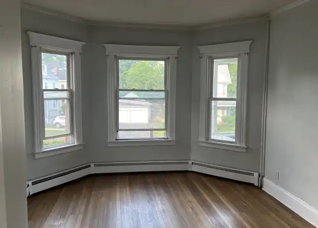 Property at 195 Edgewood St Unit 2, Hartford, CT, 06112, 3 beds, 1 bath, [object Object]