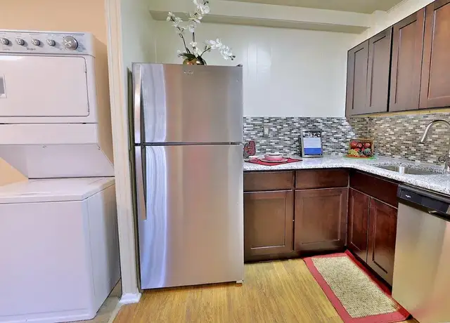 Photo of 8 Poolside Ct, Baltimore, MD 21228