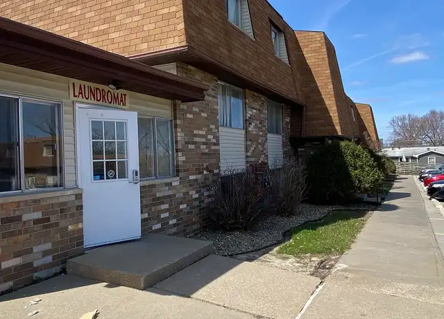Property at Carriage Hill Apartments - 700 Carriage Hl, Iowa City, IA, 52246, 2 beds, 1-1.5 bath, [object Object]