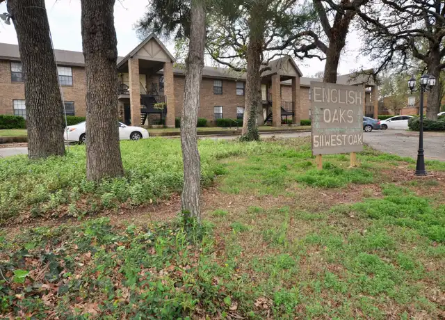 Property at 511 W Oak St, Weatherford, TX, 76086, 2 beds, 1 bath, [object Object]