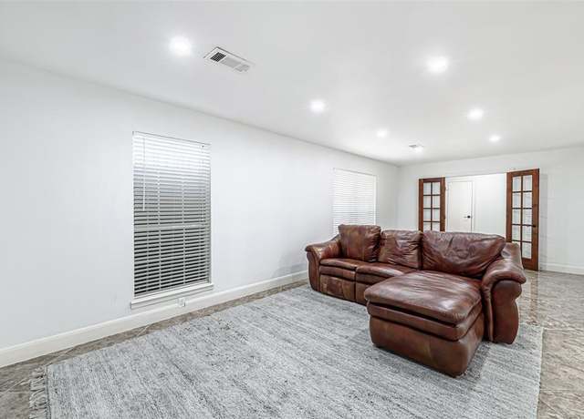 Photo of 4002 Blalock Rd, Houston, TX 77080
