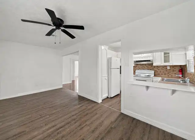 Property at 606 W 7th St, Freeport, TX, 77541, 3 beds, 1 bath, [object Object]